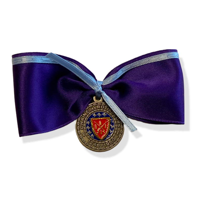 Dame De La Chaîne Bow Medallion