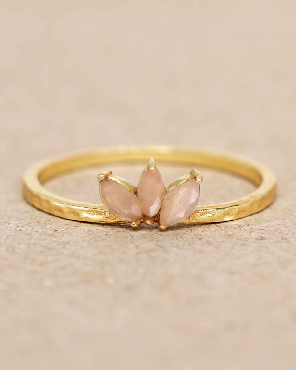 MUJA Ring peach moonstone three stones leave hammered gold plated size 56
