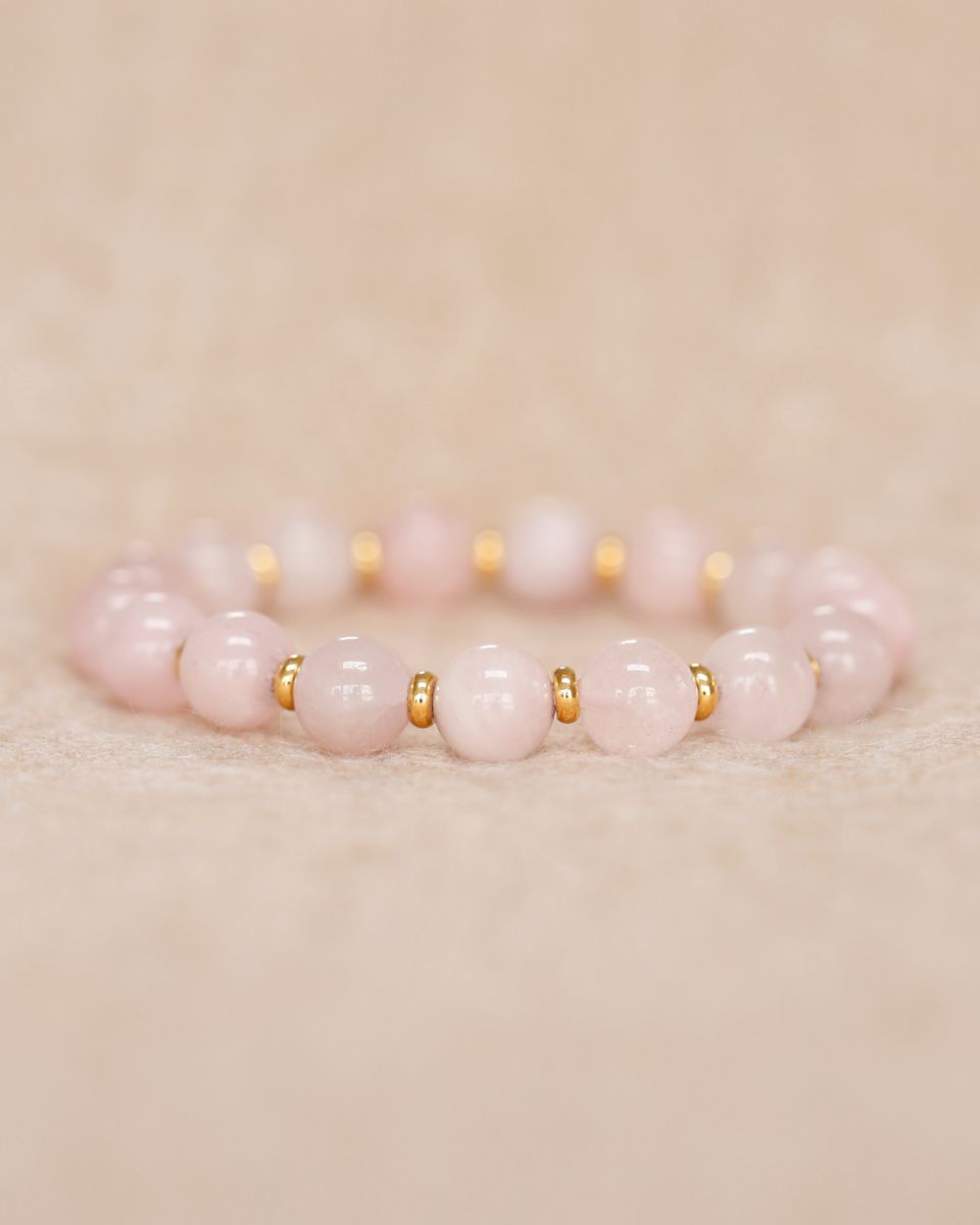 MUJA BRACELET 10MM ROSE QUARTS WITH GOLD BEADS