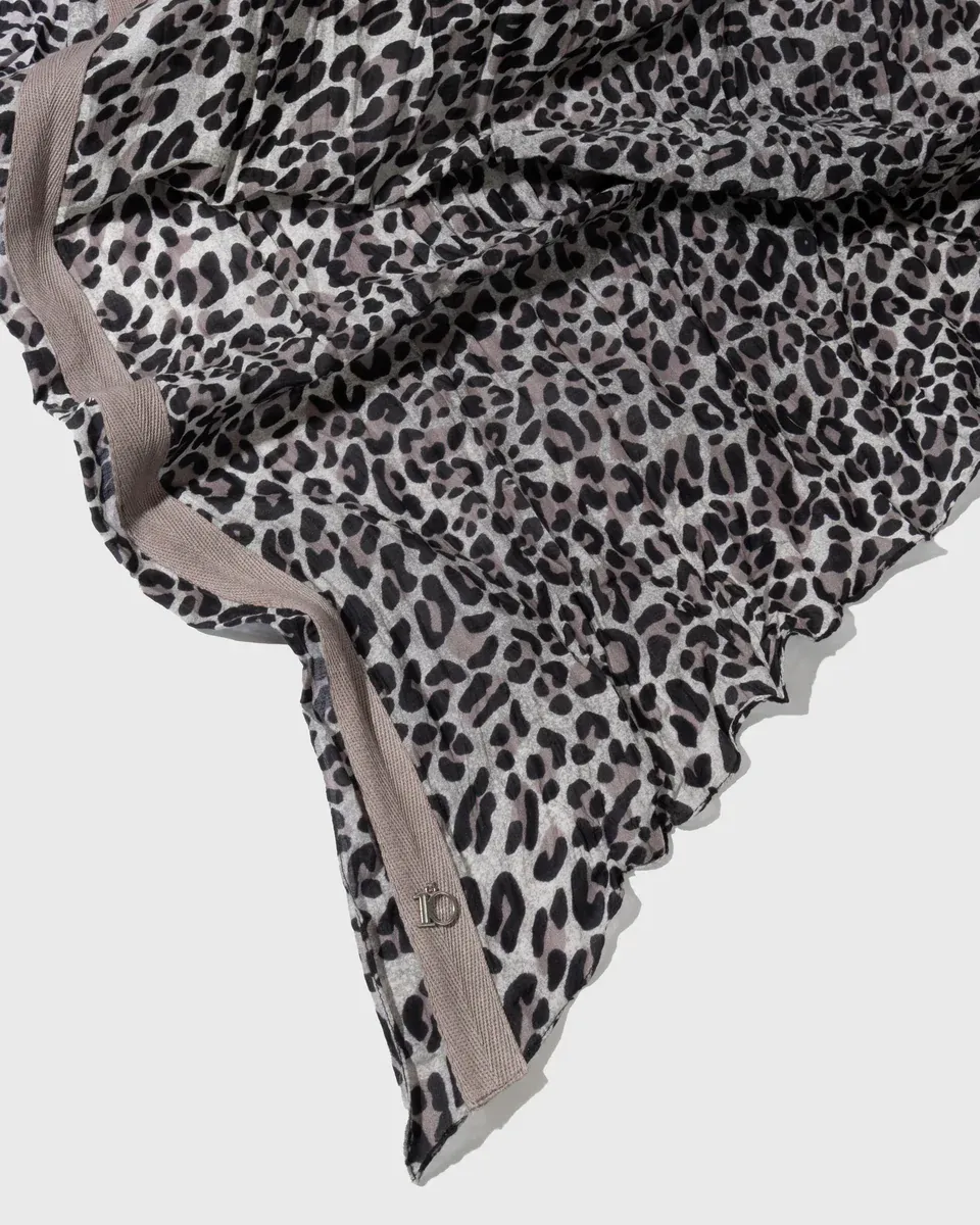 Z26 10 SCARF LEOPARD