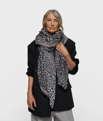 Z26 10 SCARF LEOPARD