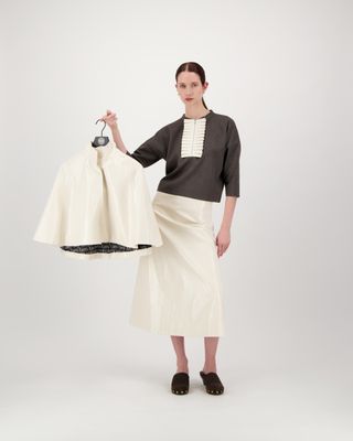 W26-27 FAM SKIA OFF WHITE LAQUE