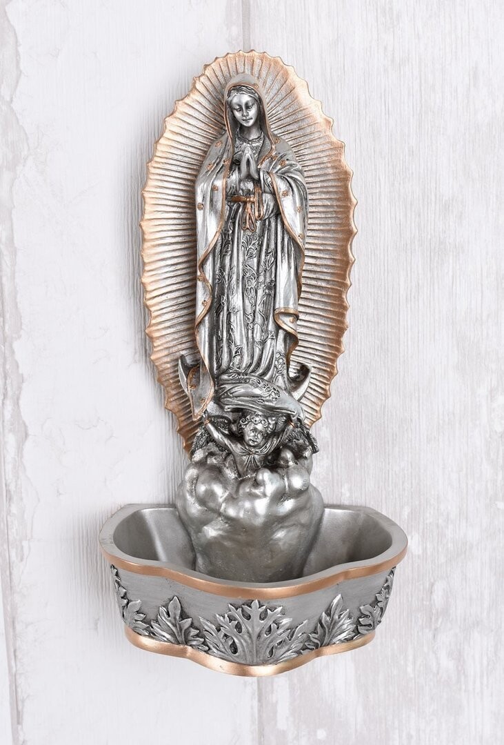 ​Weihwasserbecken betende Madonna