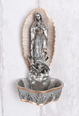 ​Weihwasserbecken betende Madonna