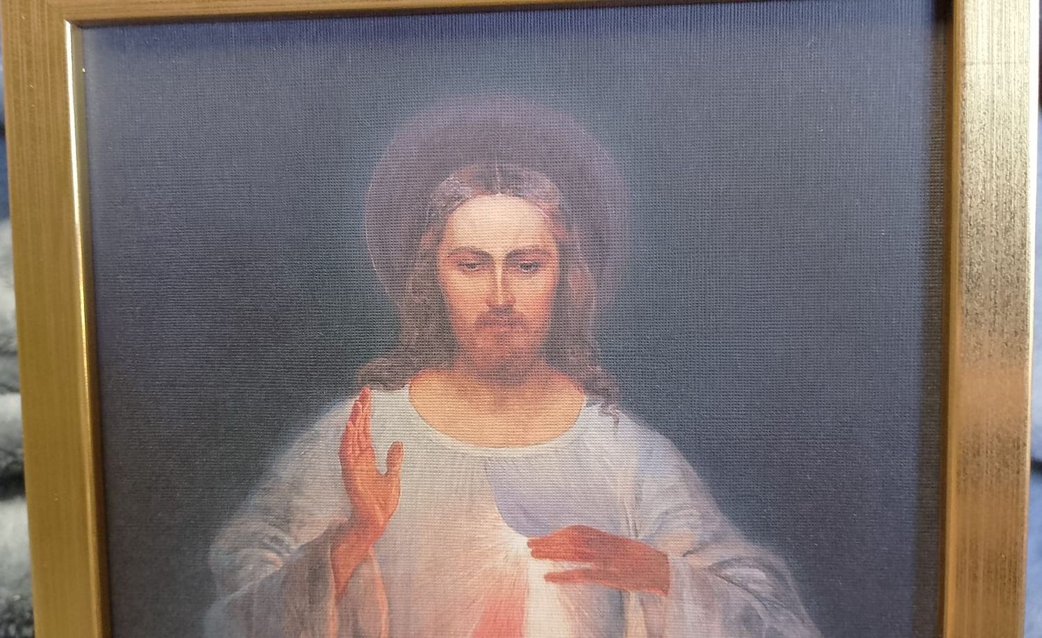 Gnadenbild vom Barmherzigen Jesus mit goldenem Bilderrahmen (17x32cm) Gnadenbild vom Barmherzigen Jesus mit goldenem Bilderrahmen (17x32cm)