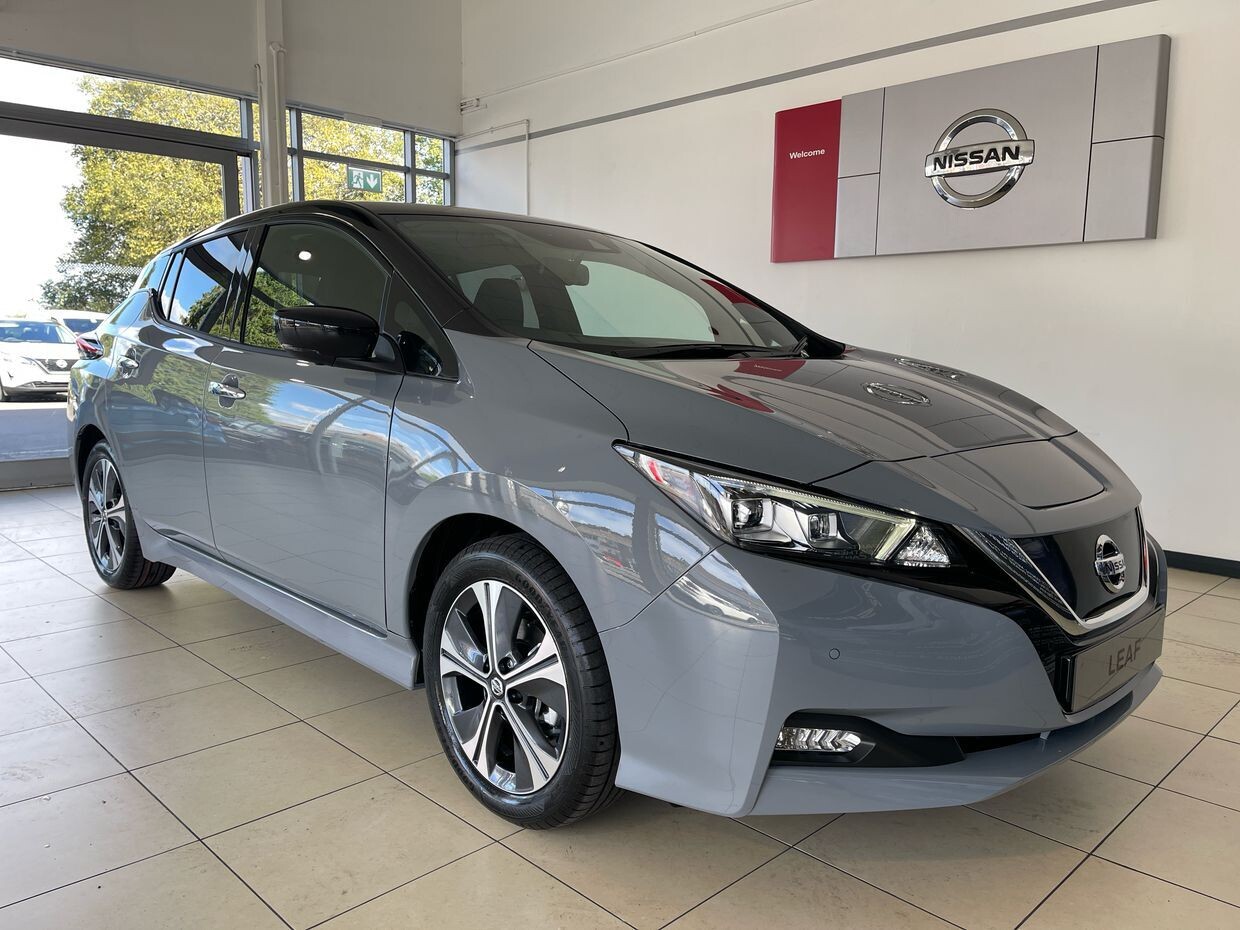 nissan leaf dark grey