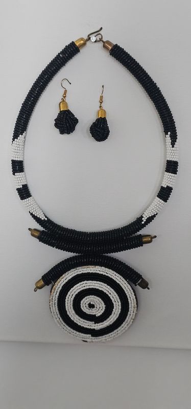 Maasai Beaded Set – Necklace &amp; Earrings