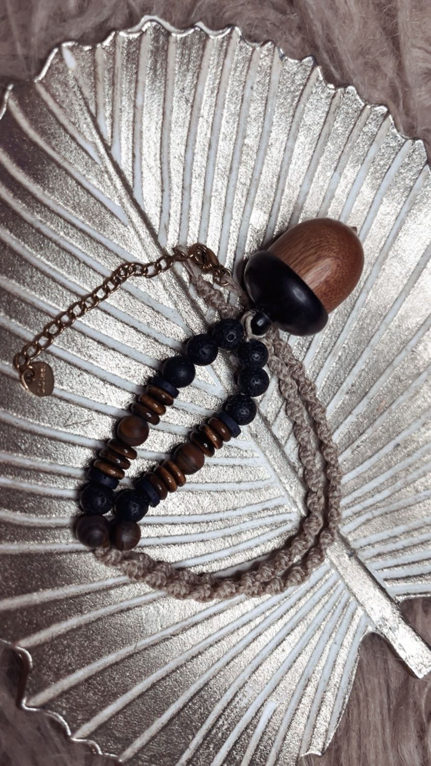 Eichelkette mit Lavastein