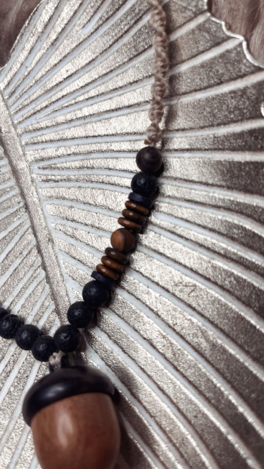 Eichelkette mit Lavastein