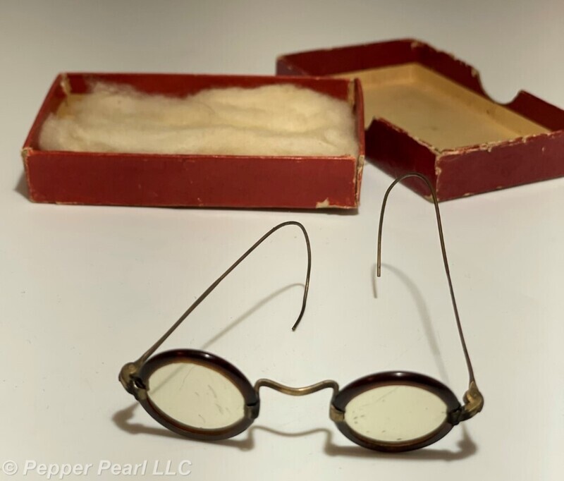 Society Dolls Spectacles