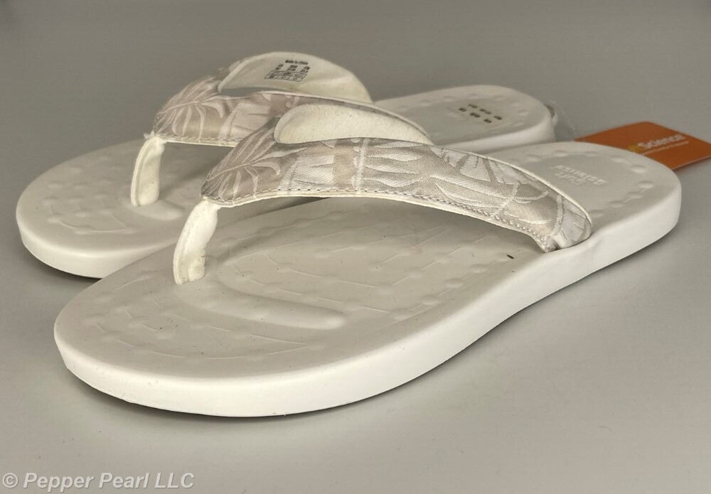 FLIP FLOP Sandals Women's Sizes 5 or 7  Light Gray and White