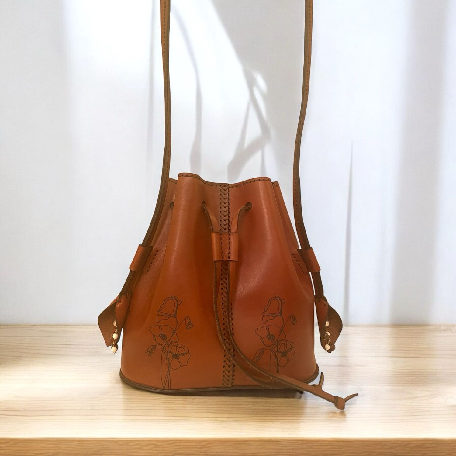 Bucket bag