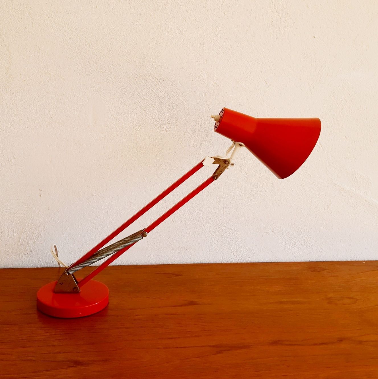 Rode staande bureaulamp
