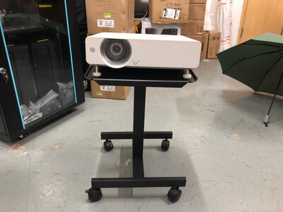 STORE 1 5000lumens projector resolution 1024x768