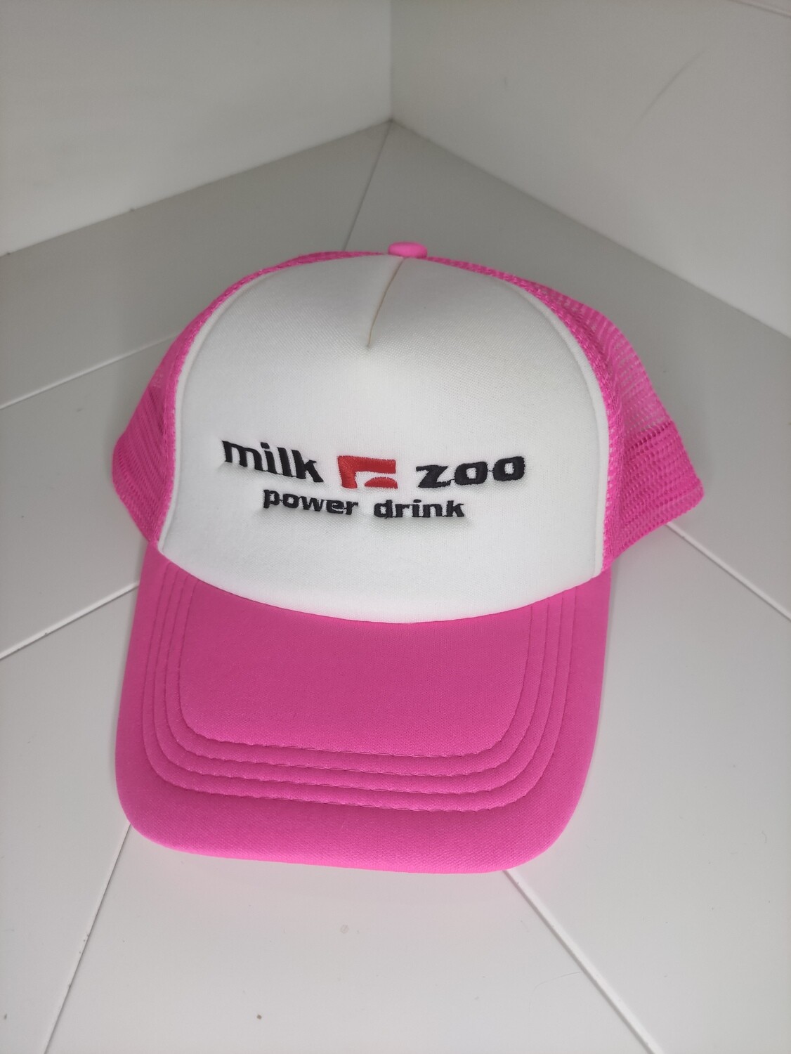 Cappellino Trucker logo ricamato &quot;MILK ZOO&quot; colore fucsia