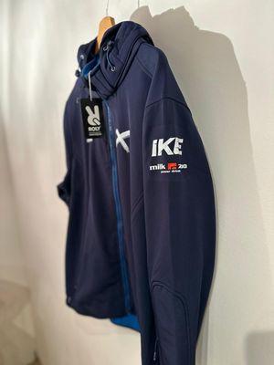 Giacca softshell con cappuccio IKE e MILK ZOO power drink