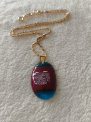 Shimmer View Glass Pendant/Gold Tone Chain