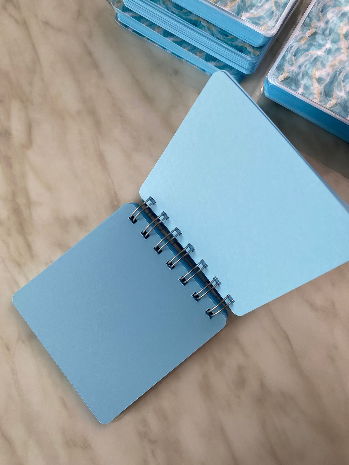 Sketchbook mini kvadratni 160g plavi