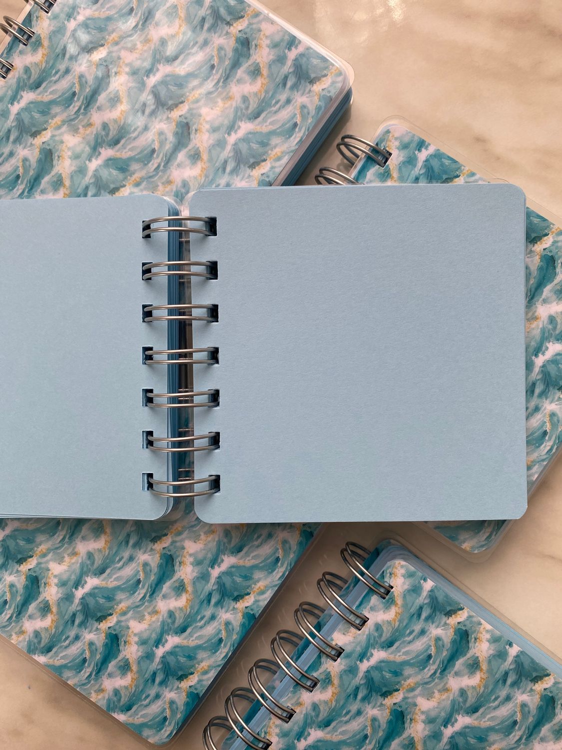 Sketchbook mini kvadratni 160g plavi