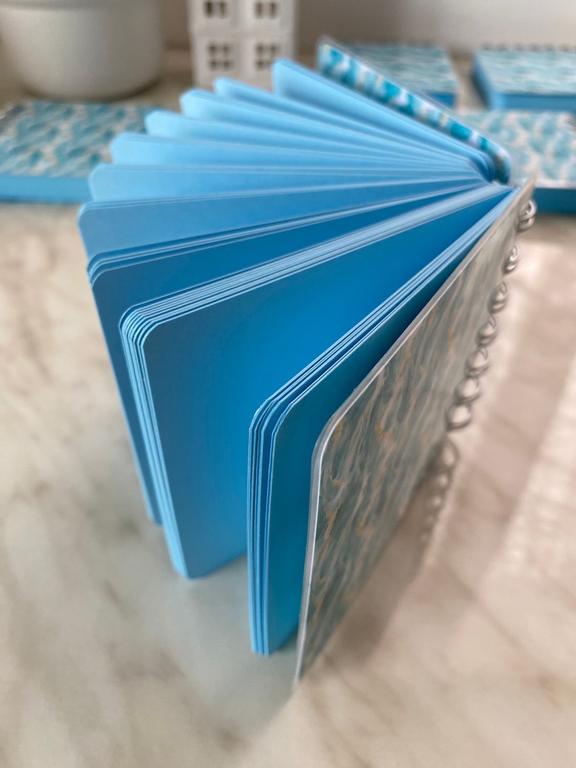 Sketchbook mini kvadratni 160g plavi