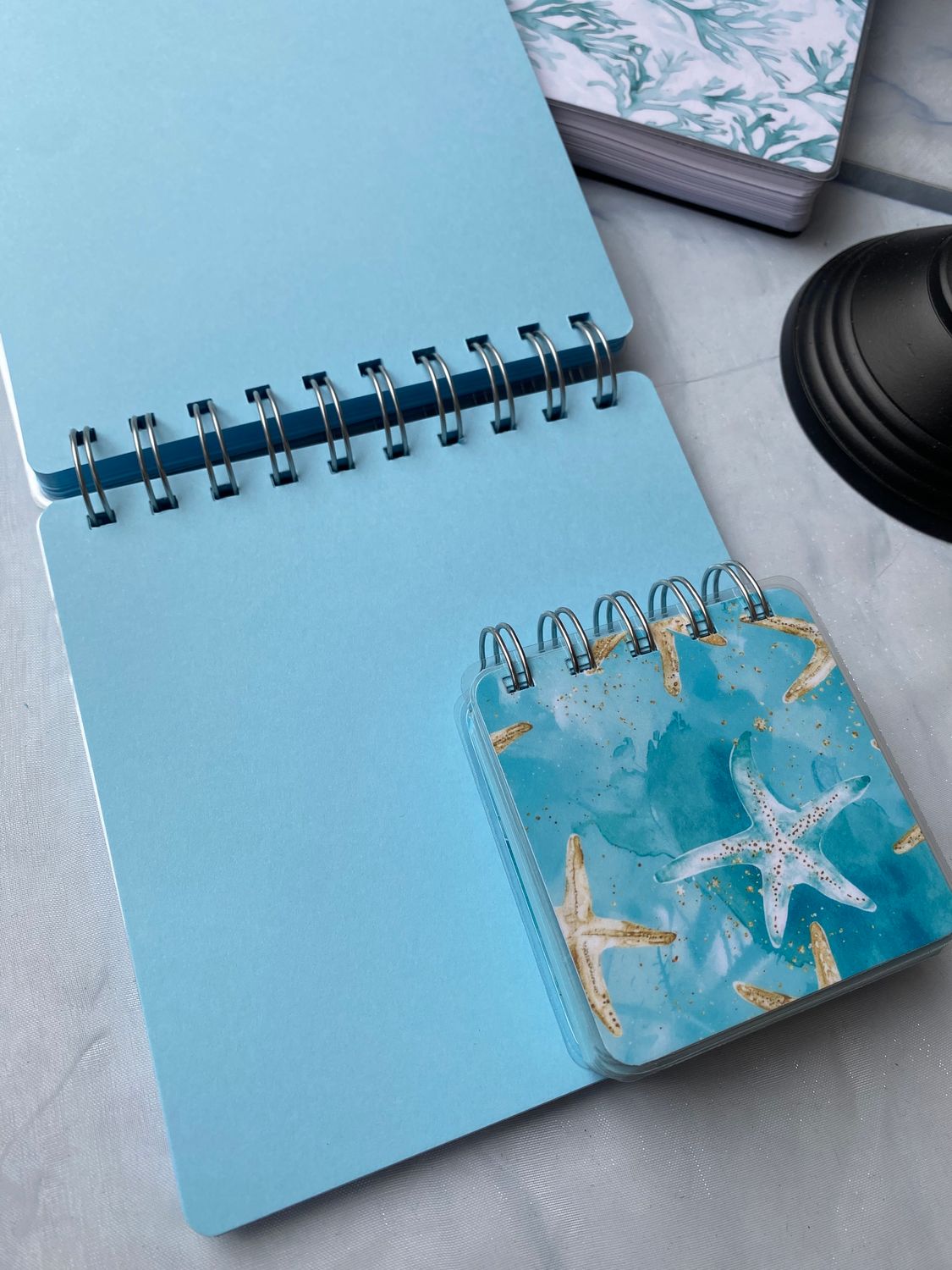 Sketchbook kvadratni 160g plavi