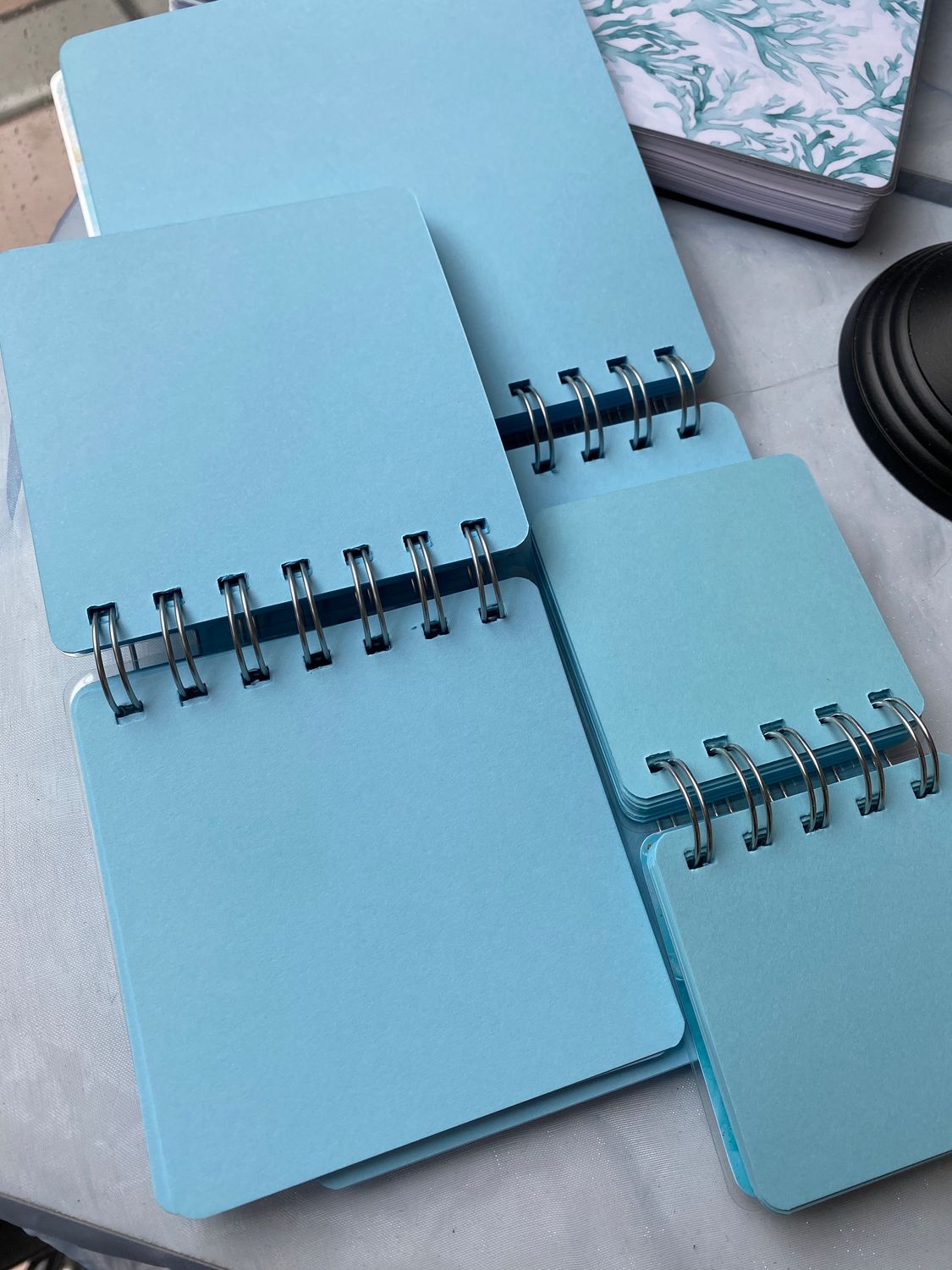 Sketchbook kvadratni 160g plavi
