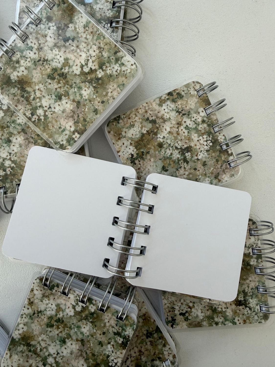 Sketchbook mikro 120g beli (70x70)