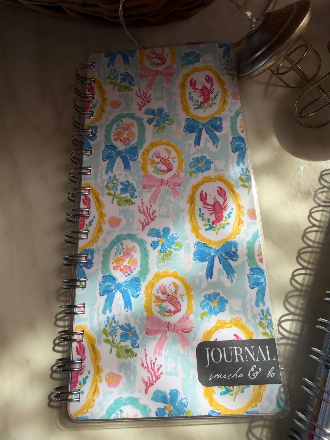 Journal uski sa plavim listovima