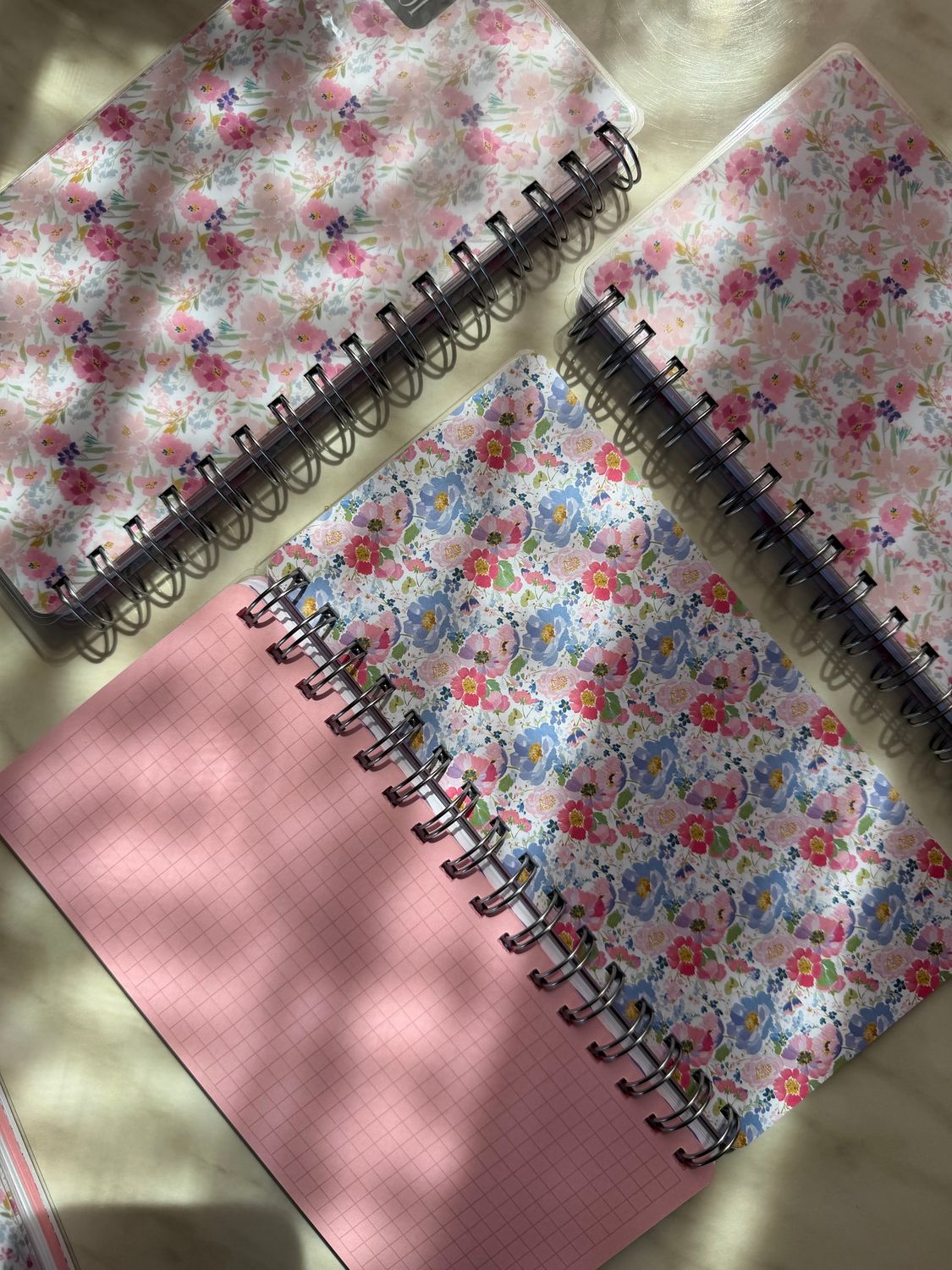 Journal uski sa roze listovima