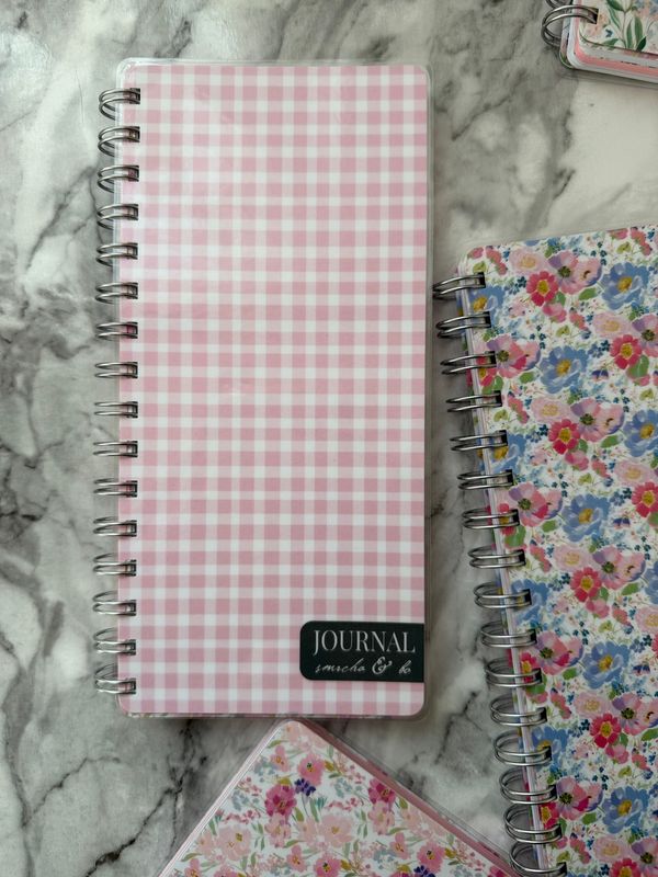 Journal uski sa roze listovima