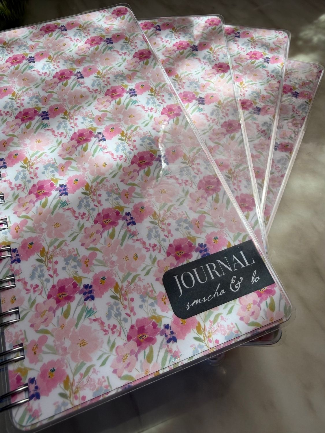Journal uski sa roze listovima