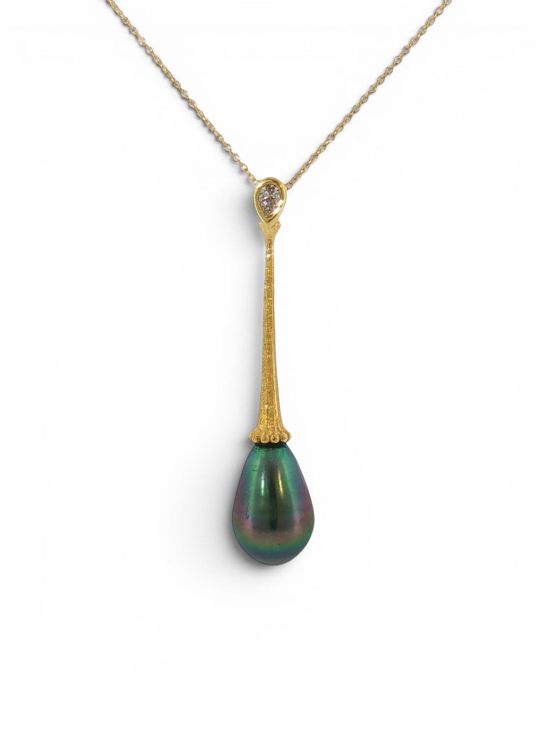 Black Peacock Cascata Pearl Drop
