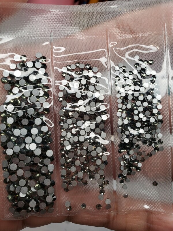 SS3-SS10 Black Diamond glass rhinestones mix size