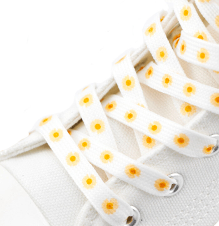 White flat laces yellow daisies
