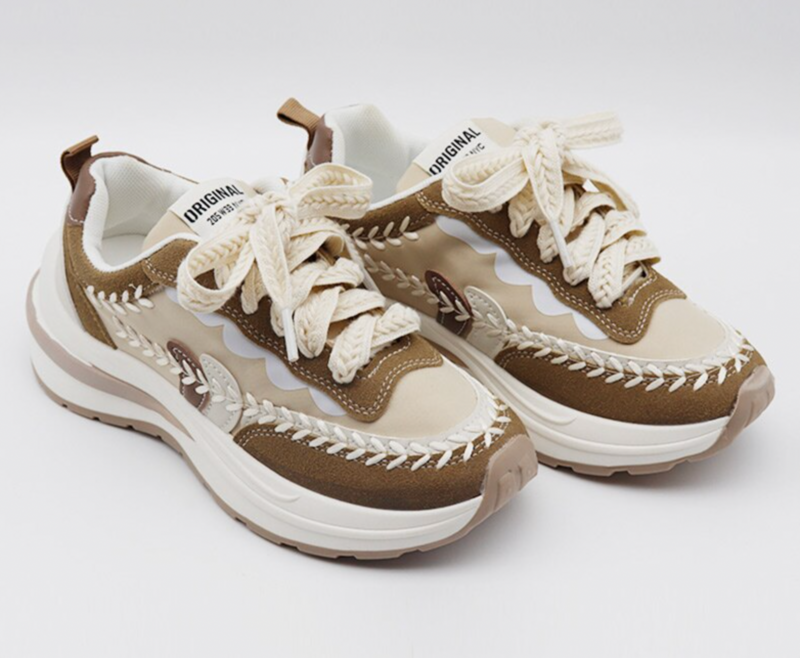 Cream wheat flat laces