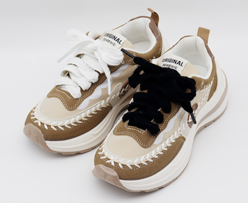 Flat black ear shoelaces