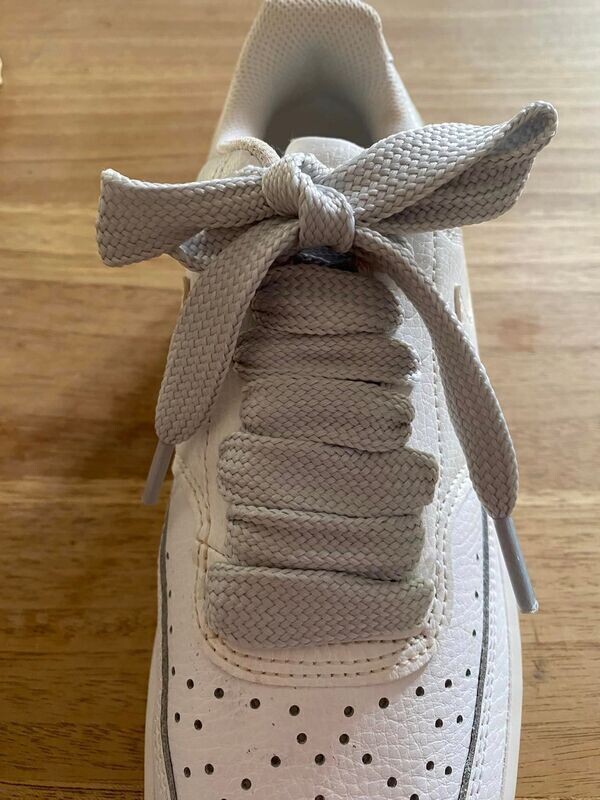 Wide flat shoelaces 1.8 cm Light gray - Crazylace