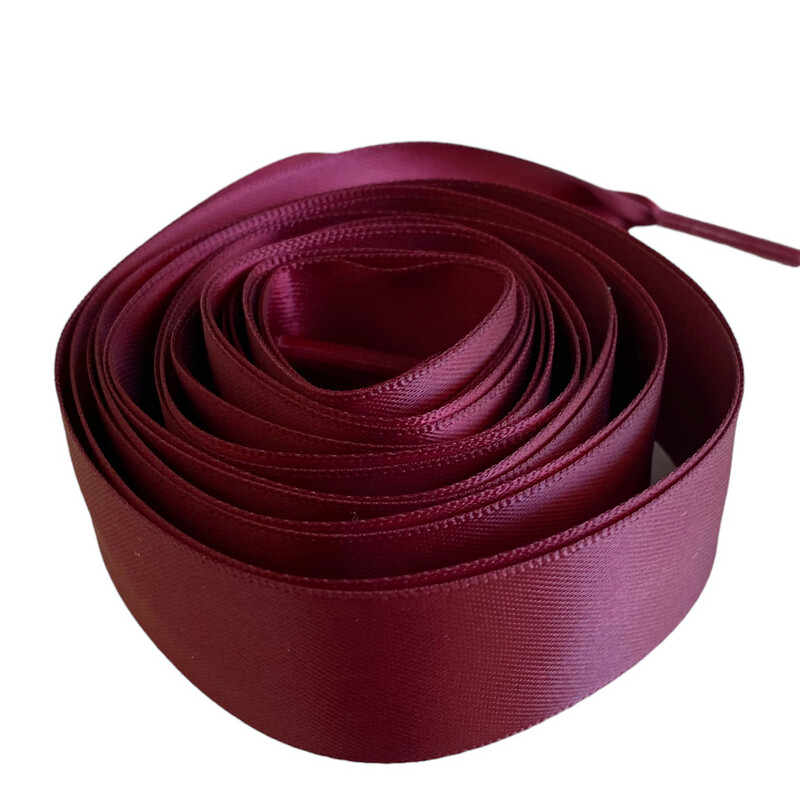 Lacets plats larges en satin bordeaux