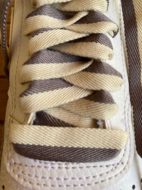 Two-tone Sahara shoelaces
