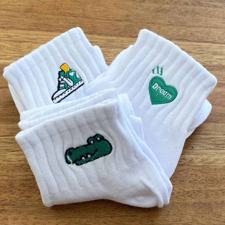 Chaussettes courtes blanches brodées en coton Chaussettes courtes blanches brodées en coton