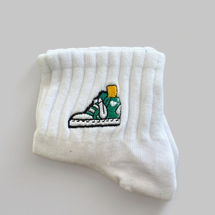 Chaussettes courtes blanches brodées en coton, choix de la broderie: Basket