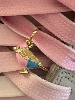 Breloques oiseaux charmes lacets