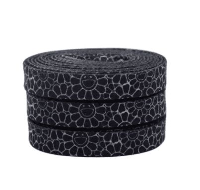 Lacets fleurs pop gris clair sur fond noir