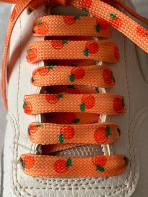 Lacets motifs oranges