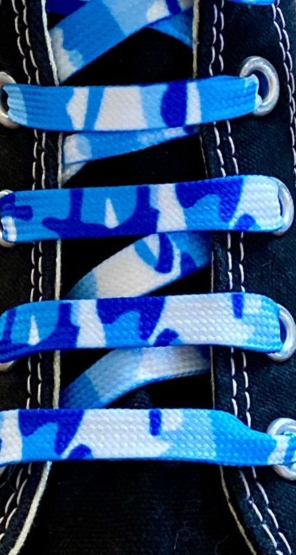 Lacets bleus camouflages