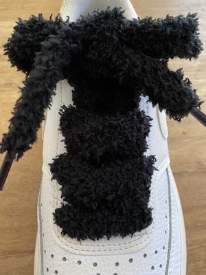 Lacets plats Fluffy noirs – Style Urban Street, doux comme un nounours