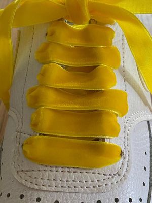 Lacets velours jaune ambre