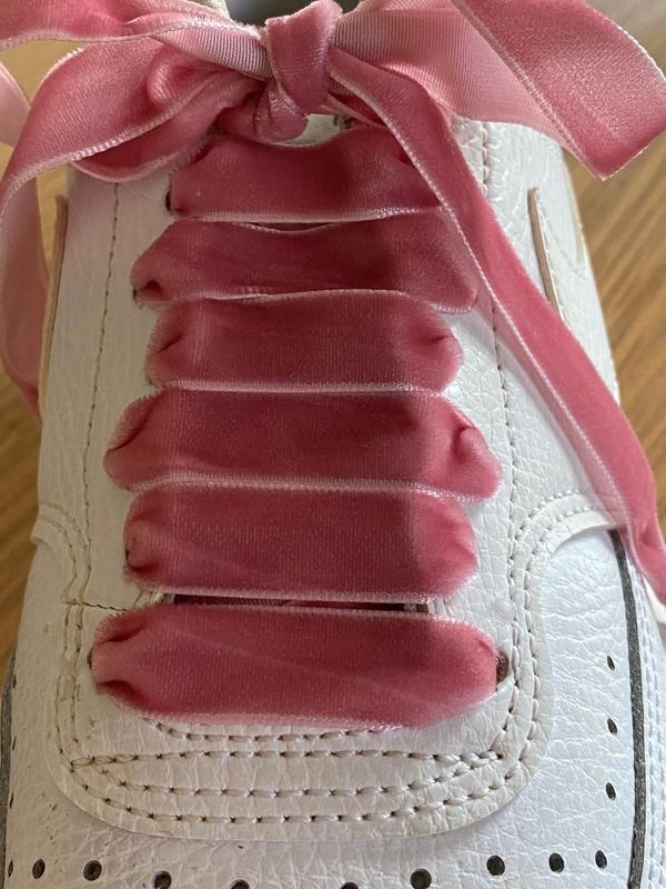 Pompadour Pink Velvet Shoelaces
