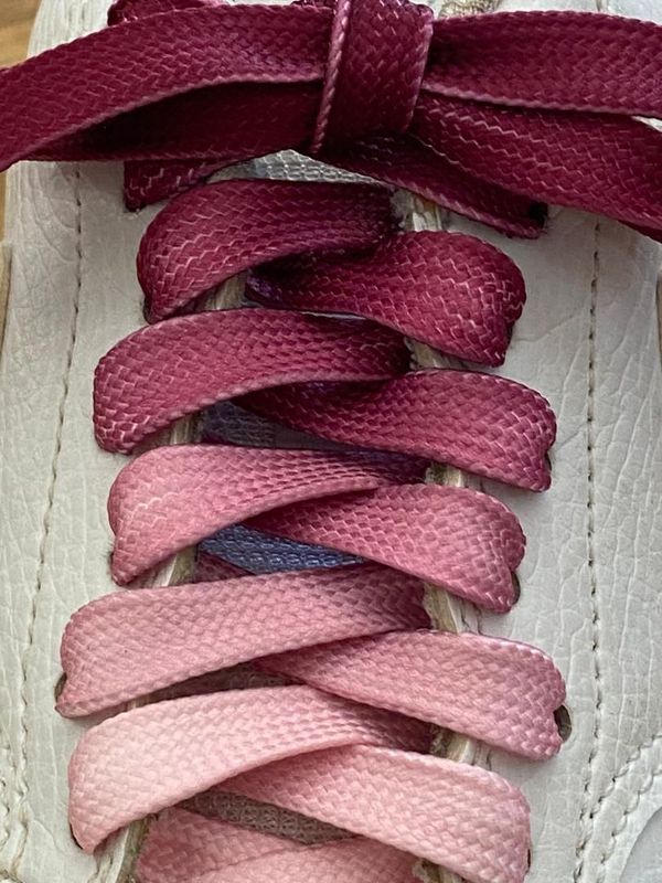 POMEROL gradient laces - Bordeaux and redcurrant