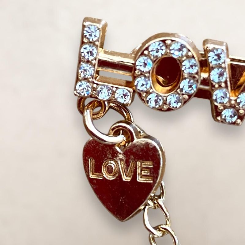 Broche Love